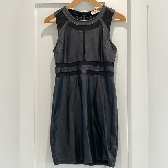 Women’s black short skirt dress - Picture 2 of 3